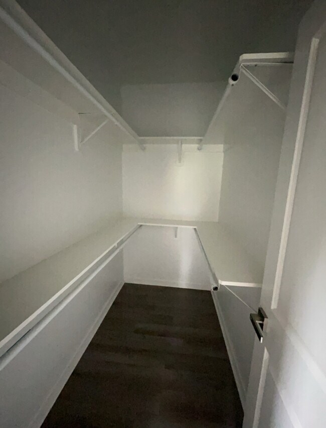 Building Photo - !! SPECIAL HALF OFF SECOND MONTH'S RENT!!! Updated 3BR 2BA  Home w/ Renovated Kitchen near Downto...