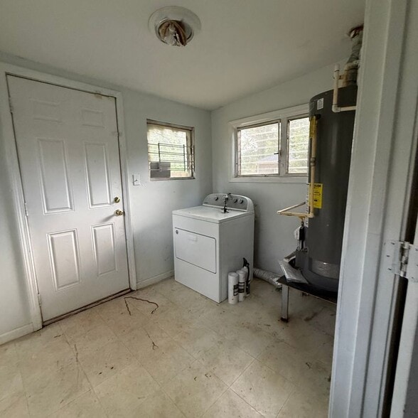 Building Photo - 1356 Almont Dr SW