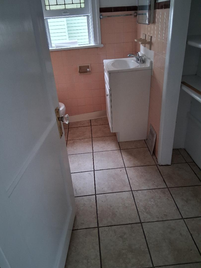 Building Photo - 17 W Madison Ave