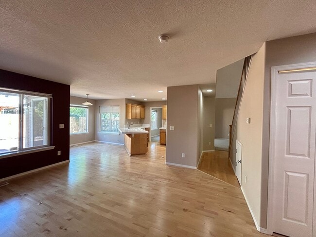 Building Photo - Gorgeous 4 Bed, 2.5 Bath House!