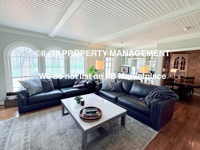 Building Photo - 1314 W Red Bridge Rd