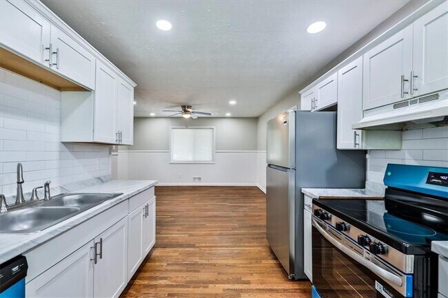 Building Photo - 1076 Vonda Ln SW
