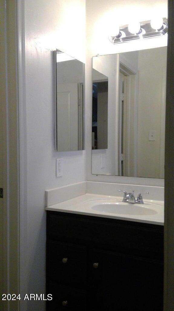 Building Photo - 610 S 4th Ave