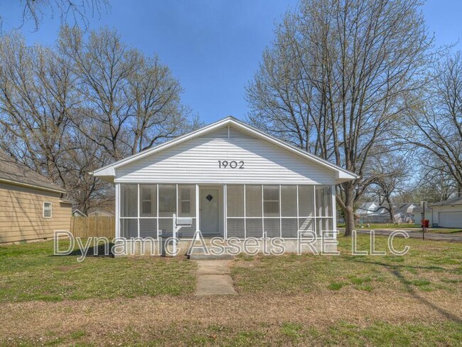 Building Photo - 1902 N Joplin St