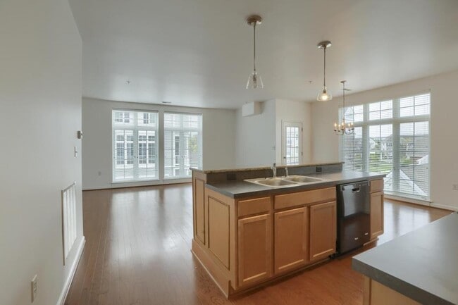 Building Photo - 3030 Meridian Cmns