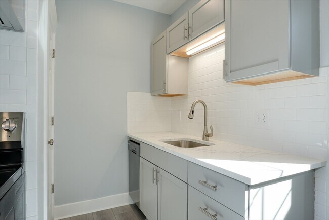 Building Photo - 47 Mechanic St