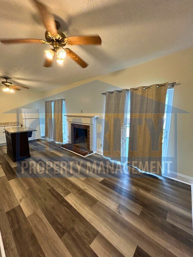Building Photo - 2 bedroom apartment next to Lee University...