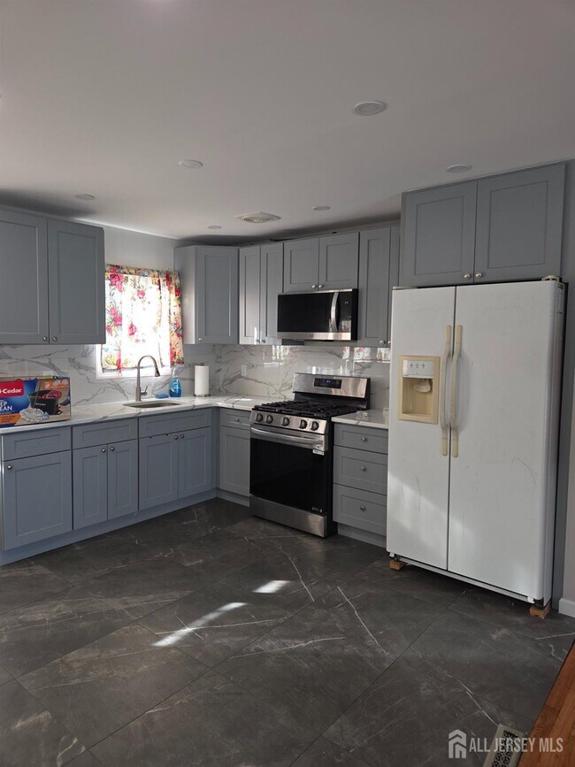 Building Photo - 5200 Emerson St