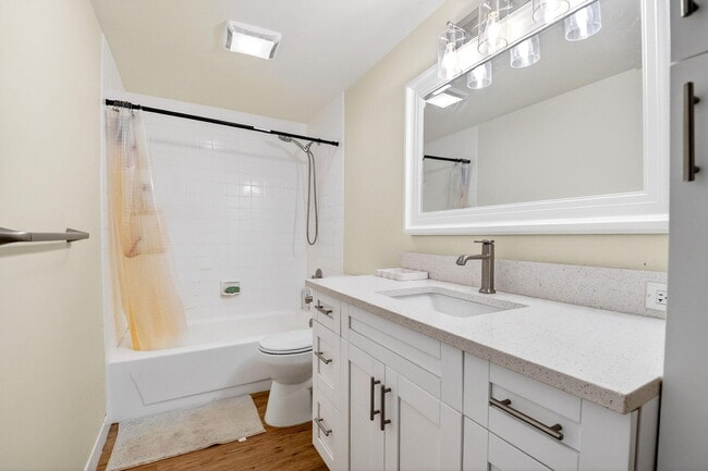 Building Photo - 590 Green Springs Pl