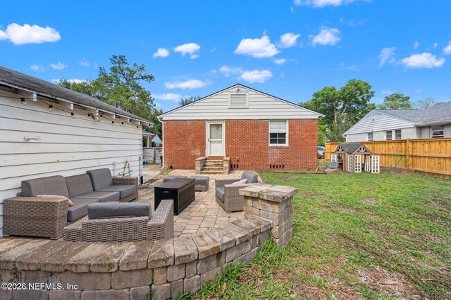 Building Photo - 1650 Parrish Pl