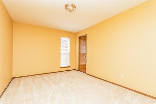 Building Photo - 708 Cactus Ct