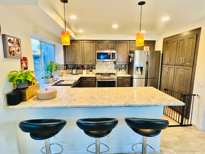 Kitchen - 2501 Avenita Alpera