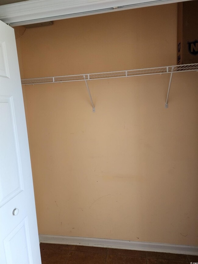 Building Photo - 2360 Clandon Dr