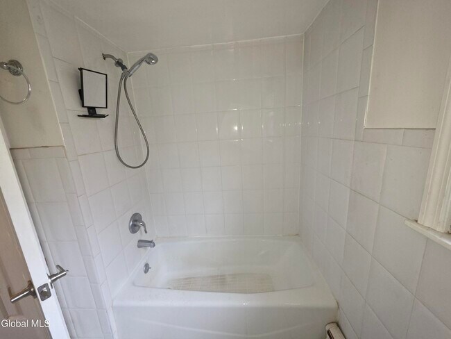 Building Photo - 15 Ashdown Rd