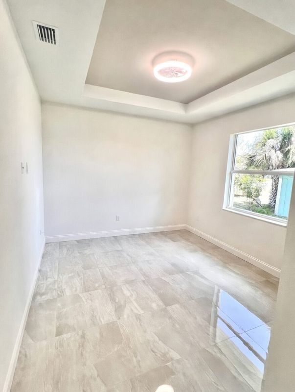 Building Photo - 55 Rotonda Cir