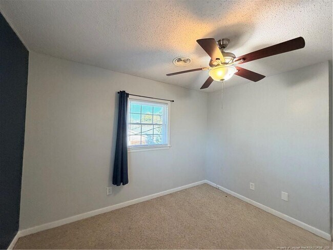 Building Photo - 4946 Pinewood Dr