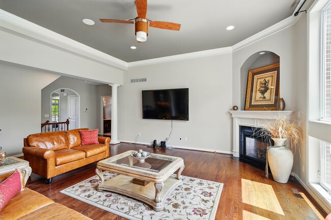 Building Photo - Five Bedroom House in Deerfield Township!
