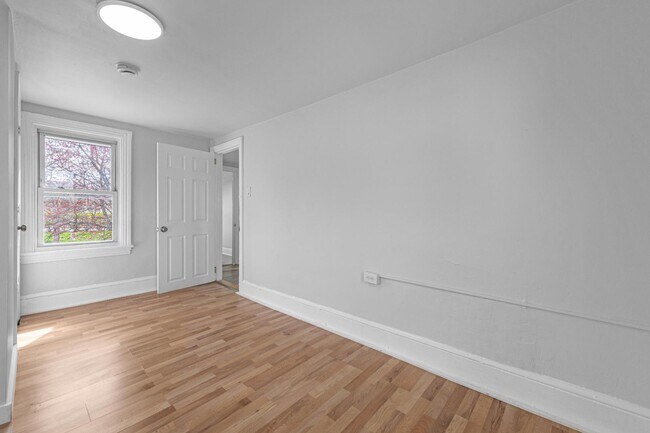 Building Photo - 520 Lincoln Ave