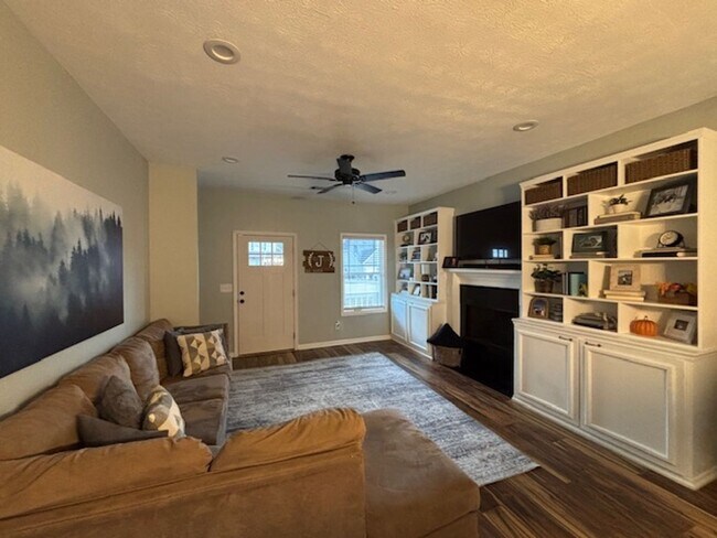 Building Photo - Beautiful Home in Phenix City