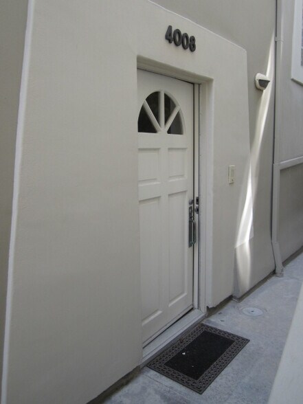 Building Photo - 4008 Ocean Dr
