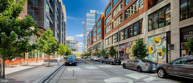 Building Photo - 1504 Lincoln Way