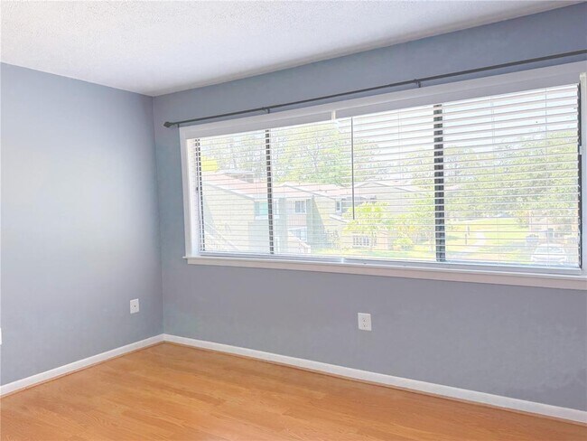 Building Photo - 6094 Peregrine Ave