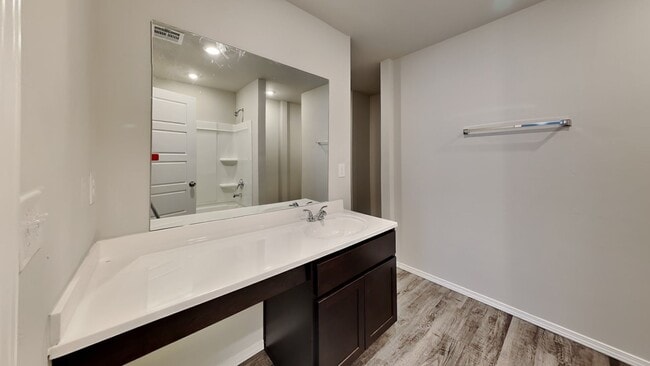 Building Photo - Very Nice and Spacious 4 Bedroom Home in Mustang Schools