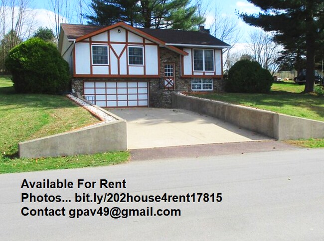 Primary Photo - 202 Hemlock Ln