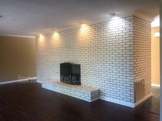 Building Photo - 135 Cold Springs Rd