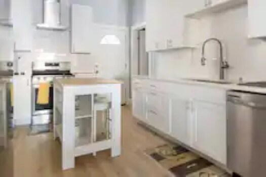 Kitchen - 4322 N Milwaukee Ave