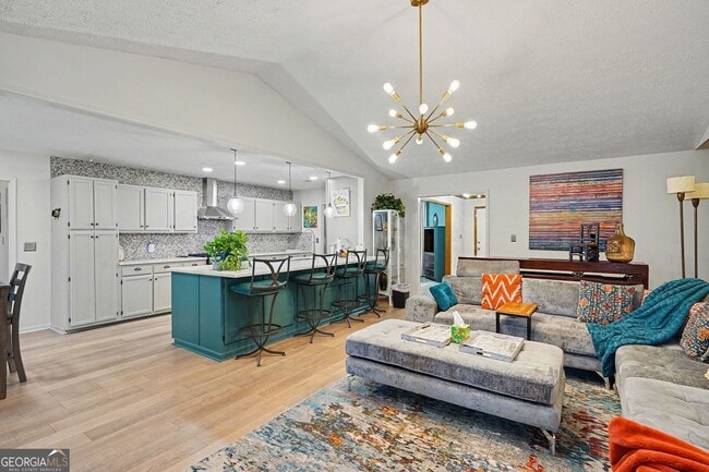 Building Photo - 8671 Twin Oaks Dr