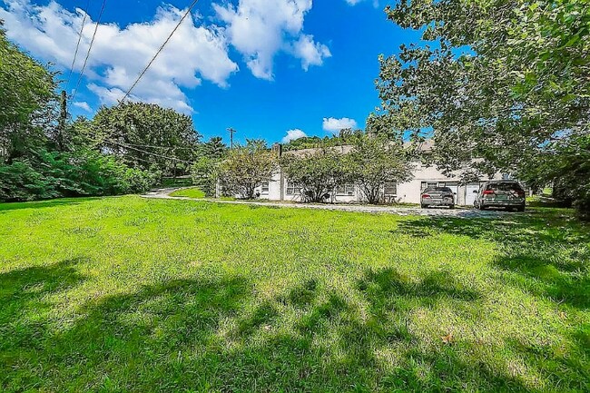 Building Photo - 707 Skyline Ridge Dr