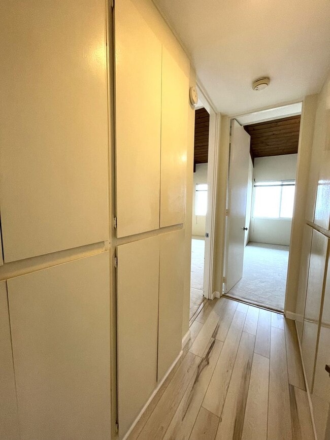 Building Photo - Ocean view updated 2 bed, 2 bath  condo in...