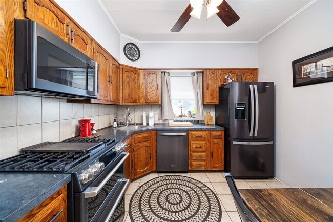 Building Photo - 27 Reservoir Ave