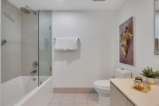 Building Photo - 2602 E Hallandale Beach Blvd