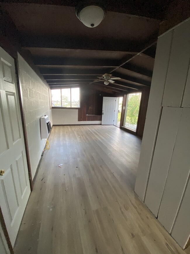 Primary Photo - 619 W Poplar St