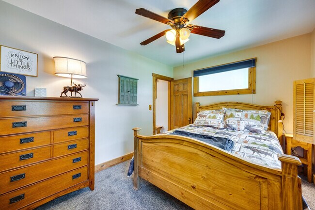 Building Photo - 619 N Corona St