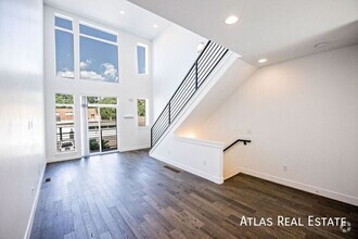 Building Photo - 2 Bed 2.5 Bath Condo in the Heart of LoHi ...