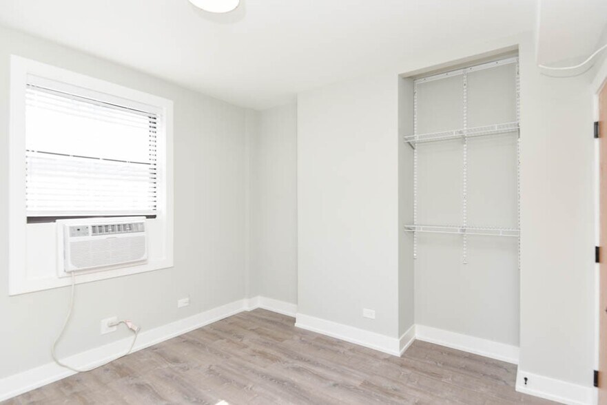 Building Photo - 501 W Belmont Ave