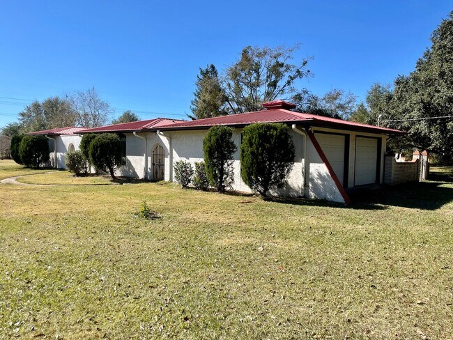 Building Photo - 6300 Creel Rd