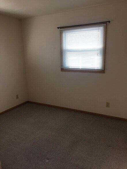Bedroom - 6907 W Arthur Ave
