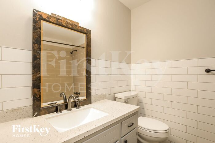 Building Photo - 7625 NW Milrey Dr