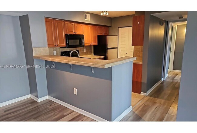 Building Photo - 1715 Village 101 Vlg