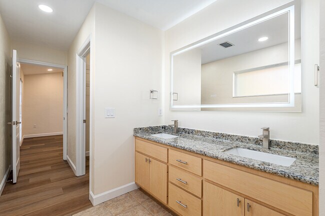 Building Photo - 6523 NW 109th Pl