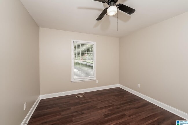 Building Photo - 305 Russet Cove Cir