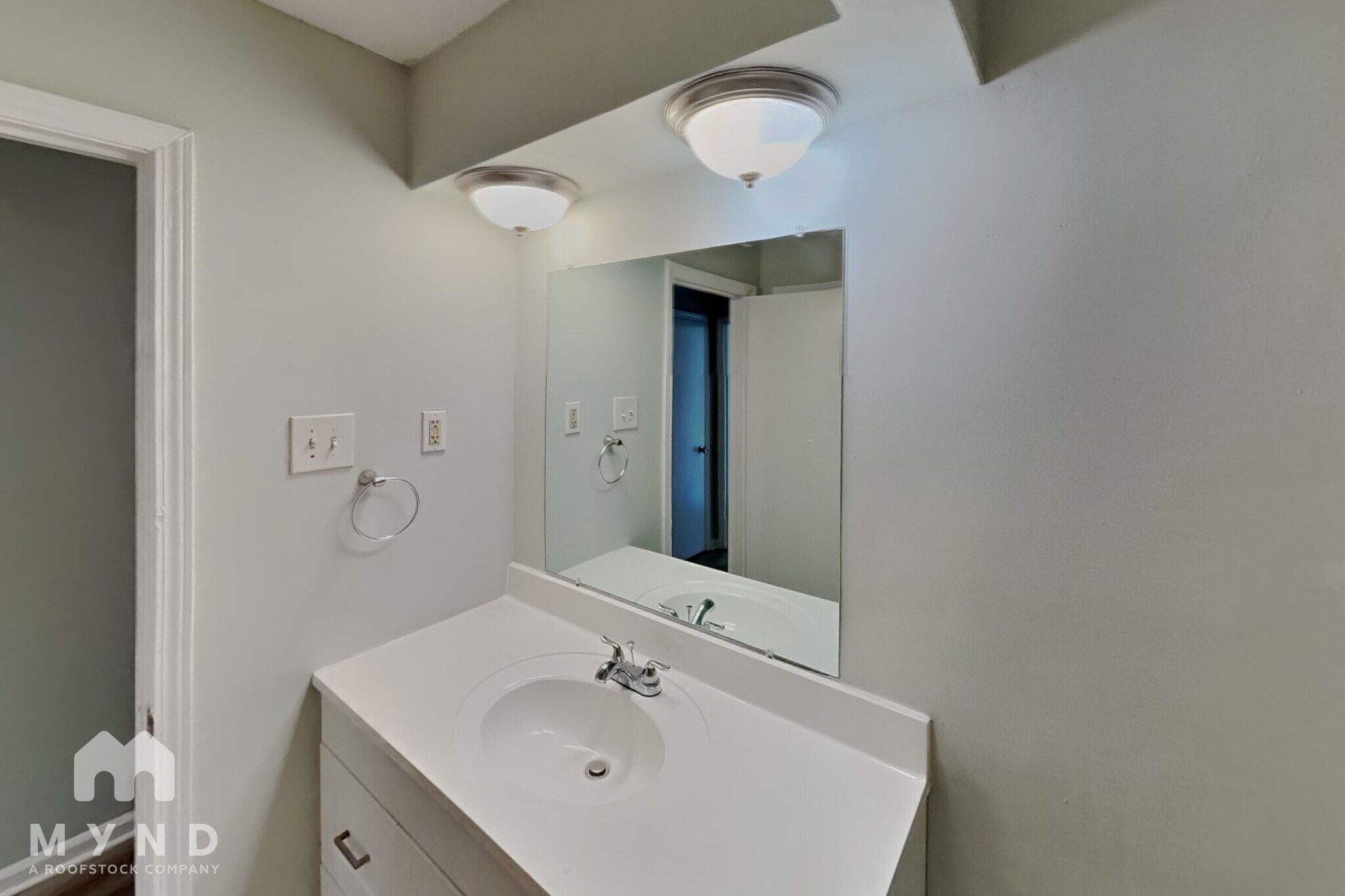 Building Photo - 2569 Richwood St