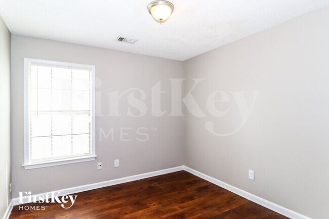 Building Photo - 2439 Dove Glen Cove