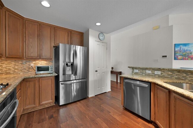 Building Photo - 24 E New Avery Pl