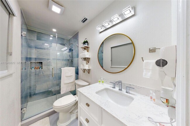 Building Photo - 4711 SW 42nd Terrace