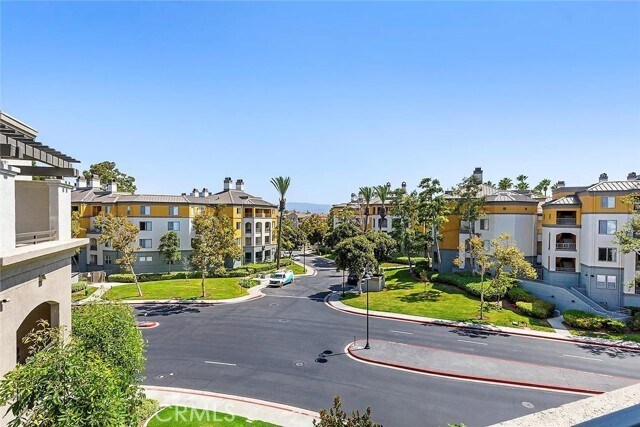 Building Photo - 1464 Scholarship